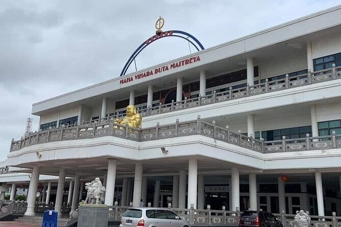 1 Day Batam City Tour with Ferry Ticket, Lunch and Massage - Welcome to Batam Monument and first impressions
