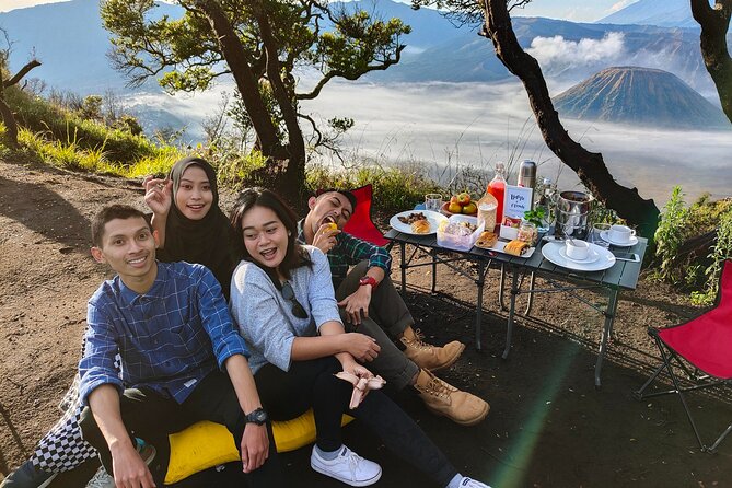 1 Day - Bromo Sunrise Romantic Breakfast // 00.30 - 13.00 - Why this Bromo day trip begins at midnight