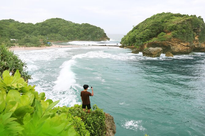 1 Day - Malang Beaches and Island Hopping // 06:30 - 17:30 - Watu Lepek and Wind Cave in the afternoon