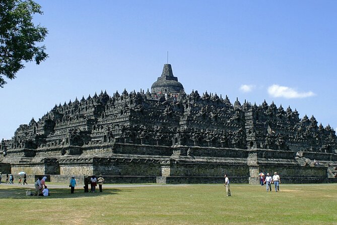 1 Day Yogyakarta tour ( Borobudur temple, Merapi Lava Tour, Prambanan Temple) - Prambanan’s Hindu temples and nearby companions
