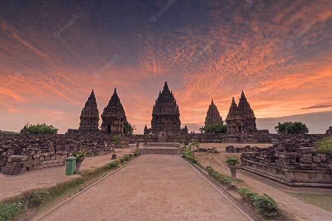 1 Day Yogyakarta tour ( Borobudur temple, Merapi Lava Tour, Prambanan Temple) - What the private transport really gives you