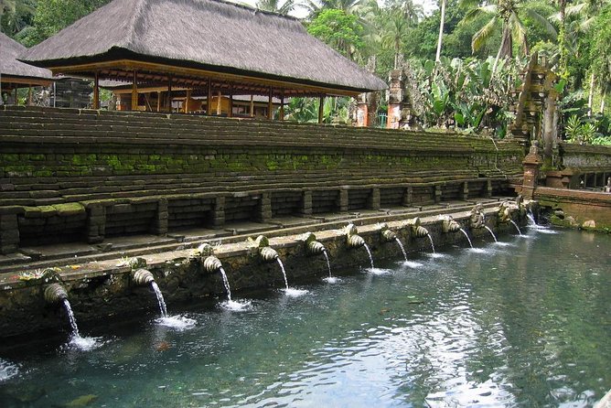 2-Day Private Sightseeing Tour of Bali with Hotel Pickup - Ulun Danu Bratan and the cool Bedugul setting