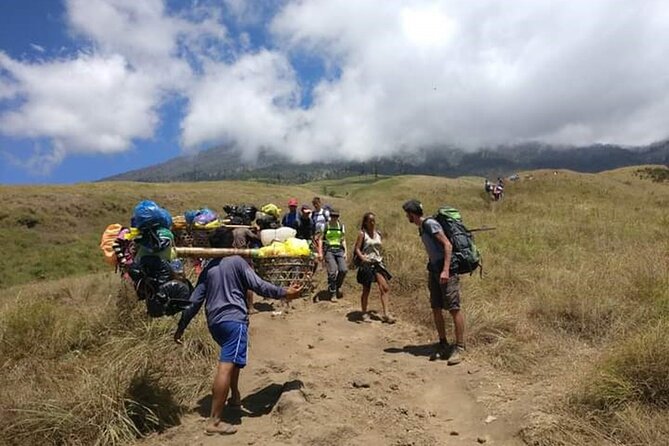 3 days 2 night trekking Rinjani to Summit and lake - From the summit to the crater lake and hot springs