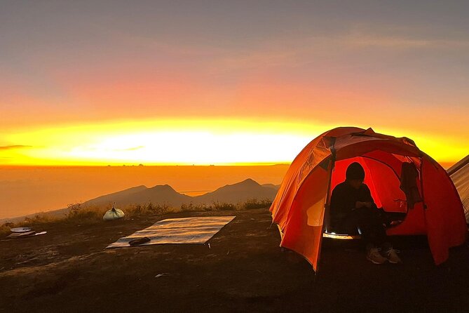 3 days 2 night trekking Rinjani to Summit and lake - Food, water, porters, and camp support