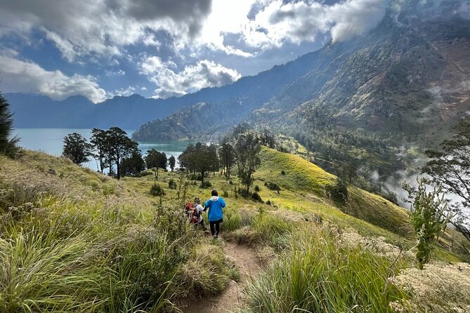 3 Days Mount Rinjani Complete Tour @All In One Price - Day 3: Sunrise at the summit, then the long route to Senaru rim