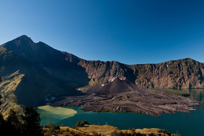 3 Days Tour in Mount Rinjani Summit with Lake Hiking - Day one: eight hours across Sembalun’s open slopes