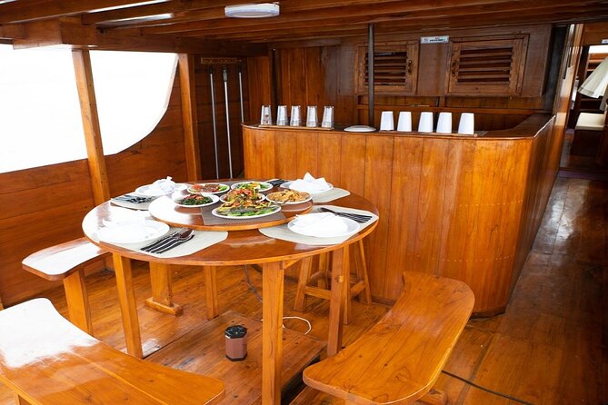 3Days Komodo Tour By Private Boat for 4 pax - Day three: Turtles at Siaba and Kanawa’s beach