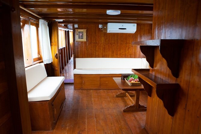 3Days Komodo Tour By Private Boat for 4 pax - Food, crew service, and the value of private travel