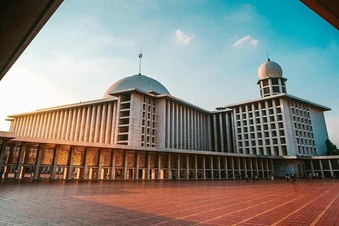 4 Hours Jakarta Private City Tour - (Most Tourist Attractions) - Comparing Istiqlal Mosque and Jakarta Cathedral