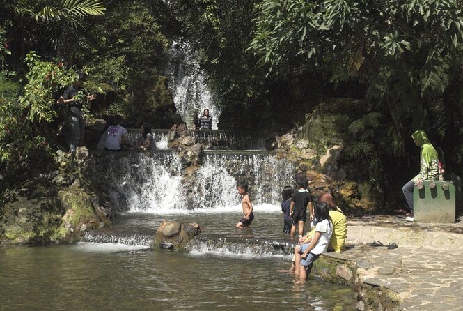 Active Volcano, Rice Field, Hot Spring, Fruit market, Tea Plantation with Lunch - The long road into West Java