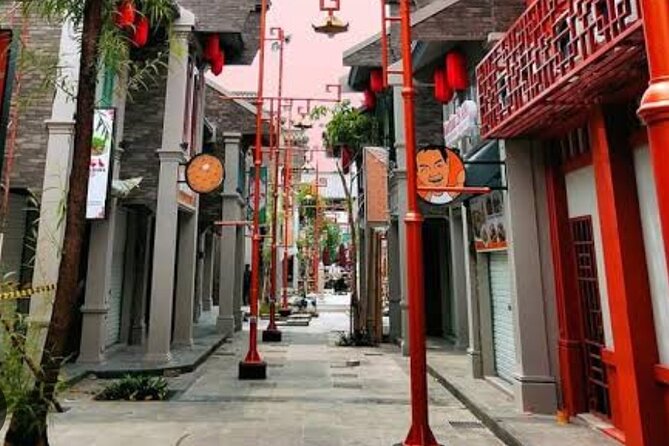 Afternoon Guided Chinatown Tour in Jakarta - Muara Angke for seafood and atmosphere