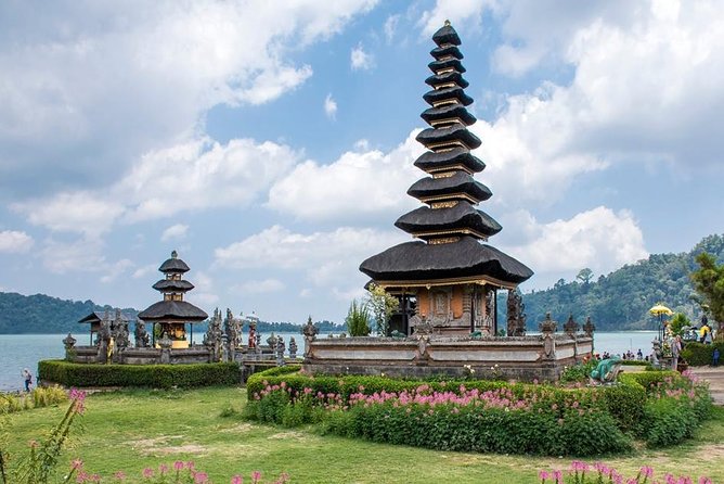 All Inclusive Sekumpul Waterfall Trekking , Handara Gate & Temple - Ulun Danu Beratan: Bali’s lakeside temple stop
