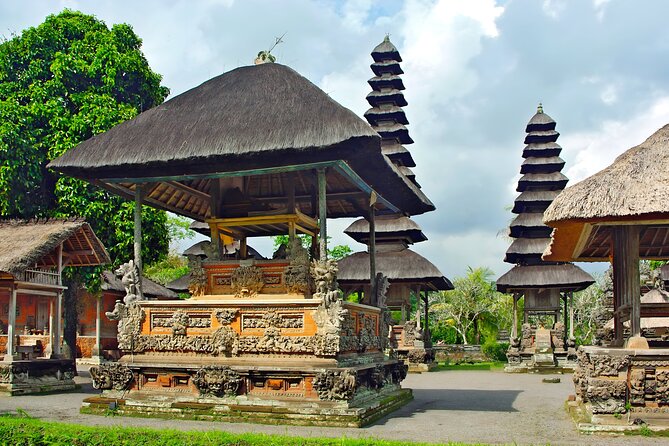 Amazing Tanah Lot and Uluwatu Temple Tour - The kecak and fire performance