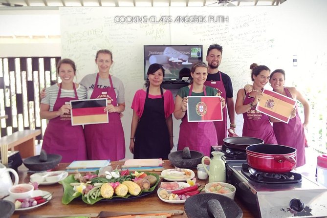 Anggrek Putih Lombok Cooking Class - Lunch turns the lesson into a shared meal
