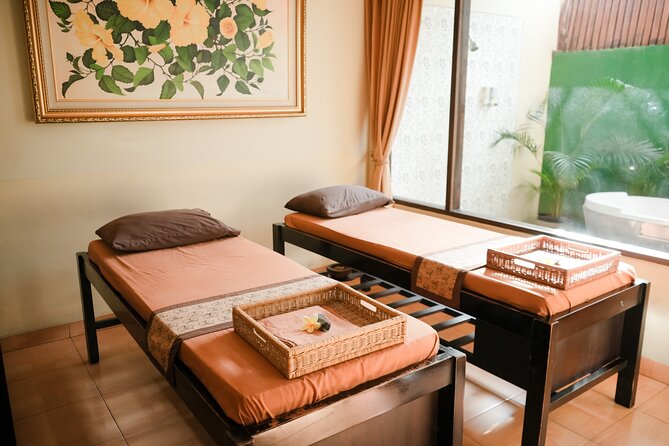 Bali 2 Hours Spa Packages - Refresh Your Body and Mind - The forehead oil treatment adds a meditative pause