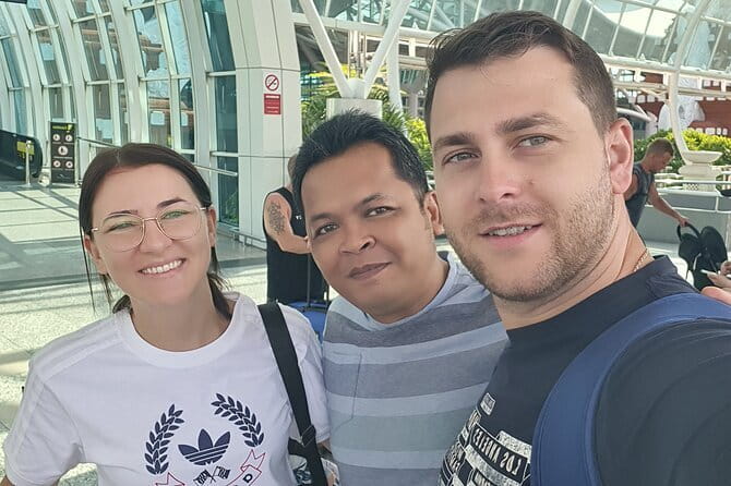 Bali airport transfer check in or check out Legian area - The car, luggage, and group setup