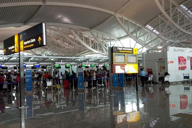 Bali Airport Transfer Service - Meeting your driver at Ngurah Rai Airport