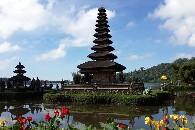 Bali Beautiful Insta with Real Bali Swing - Ulun Danu Beratan Temple beside the lake