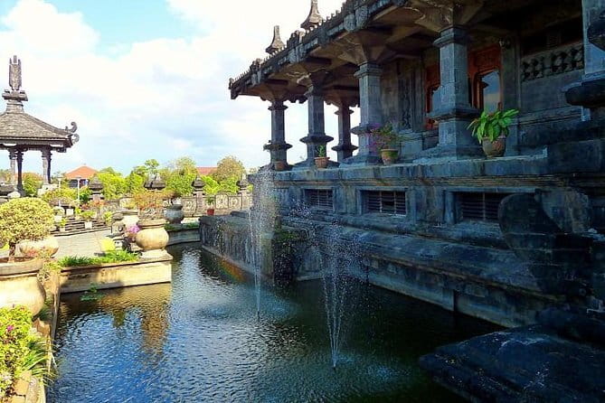 Bali Car-Charter: Half Day Denpasar City Tour - Badung Traditional Market: Denpasar’s working center