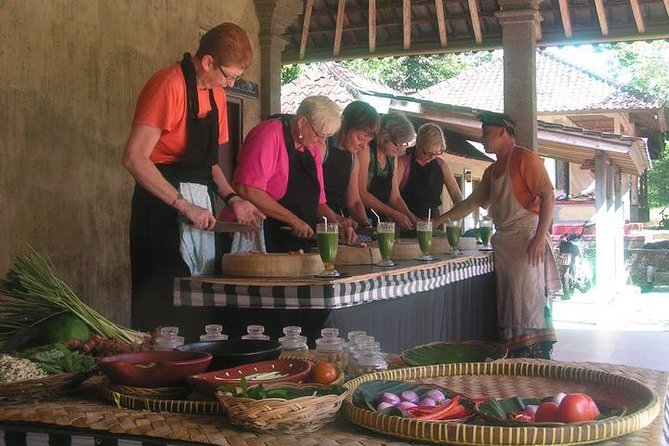 Bali Cooking Class with Culture Experience - Arriving at the Balinese family compound