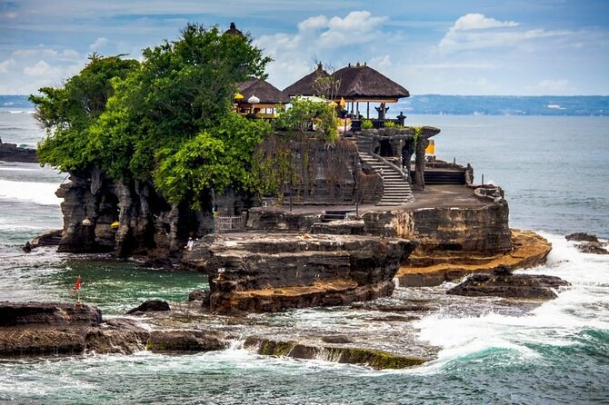 Bali Day Trip to Ubud Highlight Tour and Tanah Lot Temple - Tegalalang Rice Terrace: Bali’s classic first view