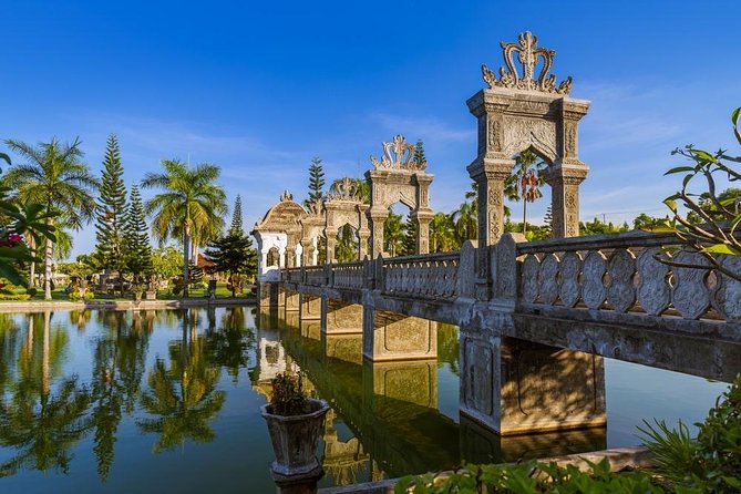 Bali Instagram: Gate of Heaven Tour - The driver, guide, and photo service