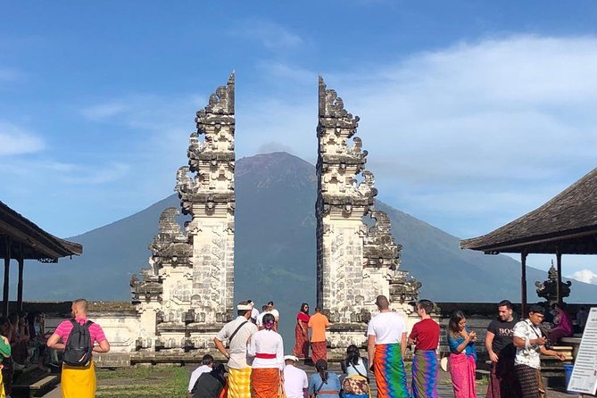 Bali Instagram Tour - Lempuyang Bali Gate of Heaven - What the strongest guide service looks like