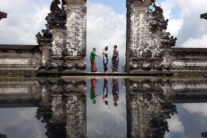 Bali : Instagrams Tour Lempuyang Temple, Tirta Gangga- Tukad Cepung , Tibumana Waterfall - Lempuyang Temple and the Gate of Heaven