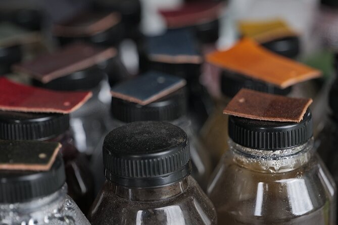 Bali Leather Craft Workshop - 6 hours ( canggu / seminyak) - Cutting the Pattern for Size and Shape