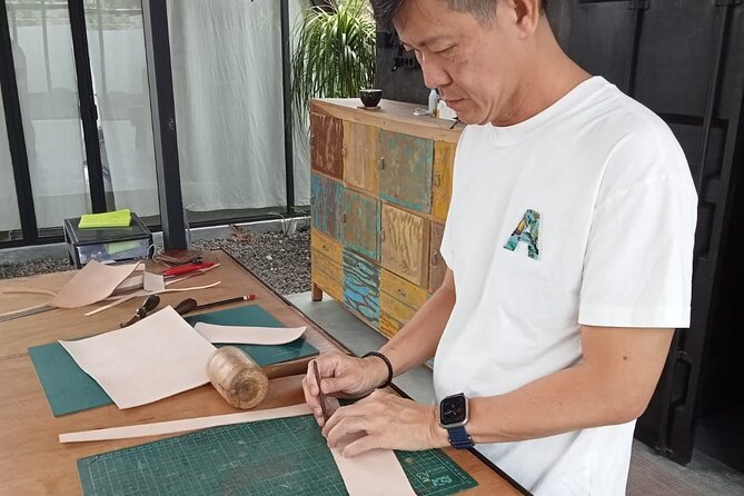 Bali Leather Craft Workshop - 6 hours ( canggu / seminyak) - Adding Color and Character to the Leather