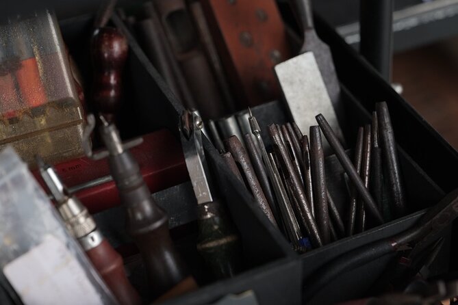 Bali Leather Craft Workshop - 6 hours ( canggu / seminyak) - Preparing and Stitching the Leather by Hand
