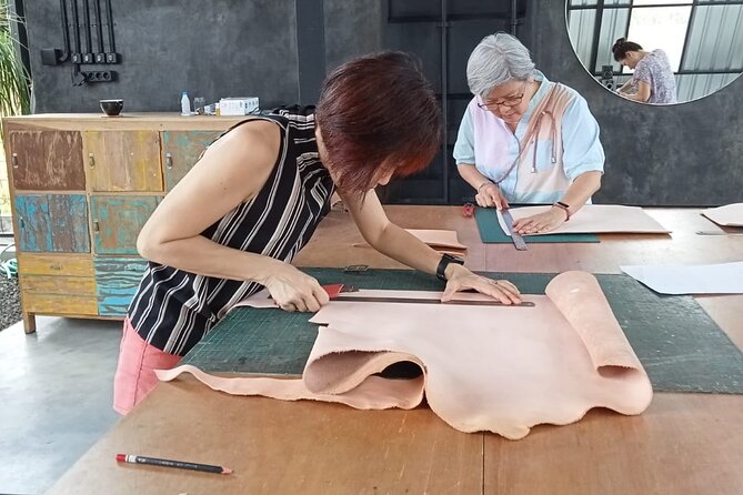 Bali Leather Craft Workshop - 6 hours ( canggu / seminyak) - The Studio Setting and the Pace of the Day