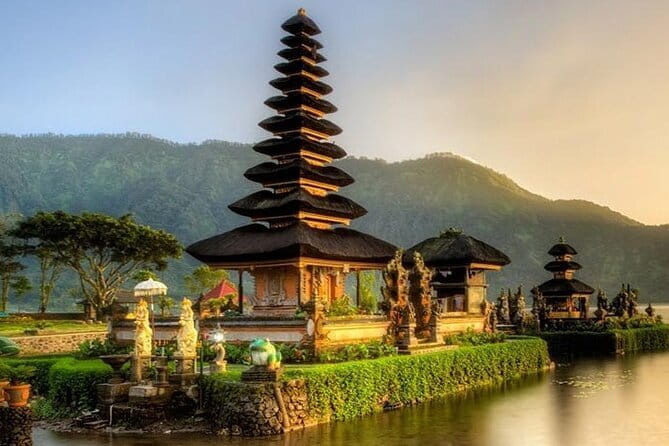 Bali Lempuyang Temple with Blue Lagoon Snorkeling - The water palace mention needs clarification