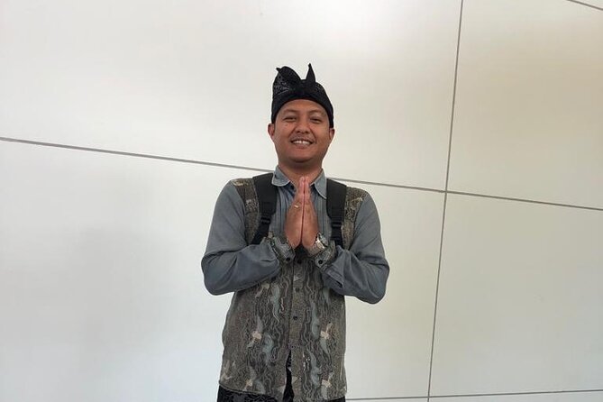 Bali Private Airport Pick up - Finding the orange sign after immigration