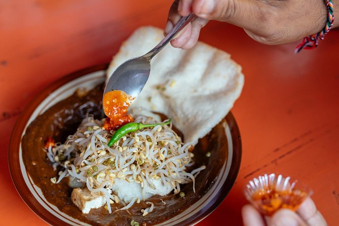 Bali Private Food Walking Tour With Locals: The 10 Tastings - The royal palace stop and what it adds