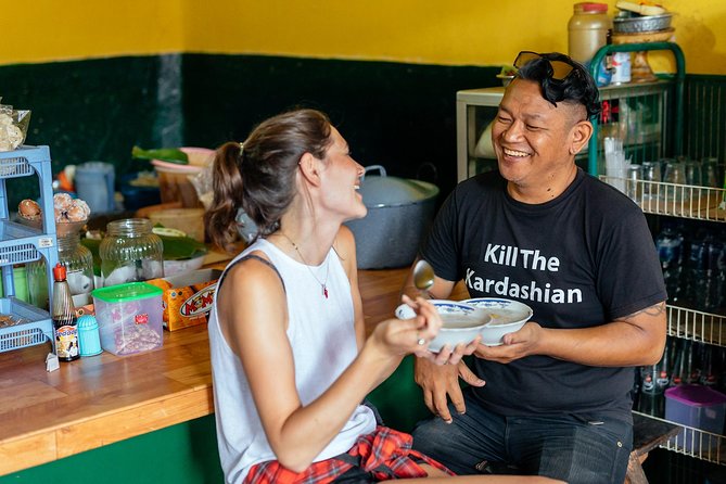 Bali Private Food Walking Tour With Locals: The 10 Tastings - The main tasting: babi guling and sate plecing arjuna
