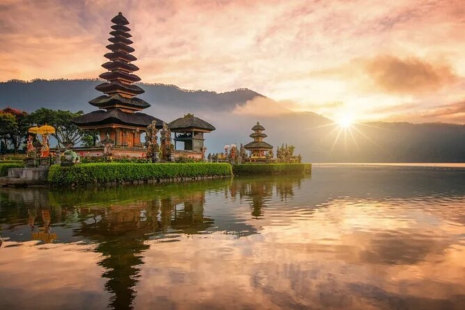 Bali Private Tour: Handara Iconic Gate, Watefall and Temple - Lunch, water, and what the $65.93 price really buys