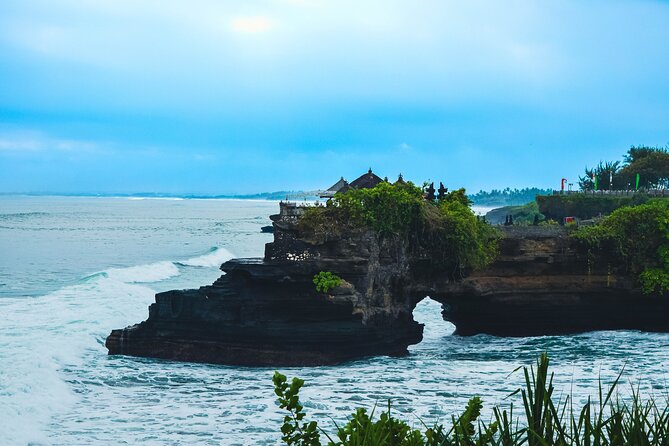 Bali Pura Taman Ayun Temple, Monkey Forest & Tanah Lot Excursion - Tanah Lot and the difficult race for sunset