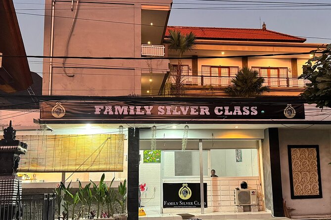 Bali: Silver Jewelry Making Class in Seminyak and Legian - The people who make the class work