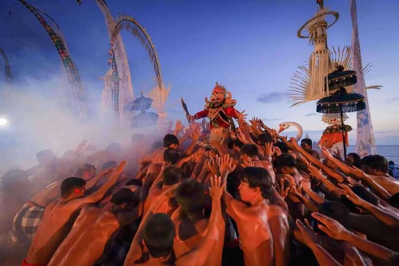 Bali: Tanah Lot Temple Sunset Kecak & Fire Dance Show Ticket - What happens during the one-hour performance