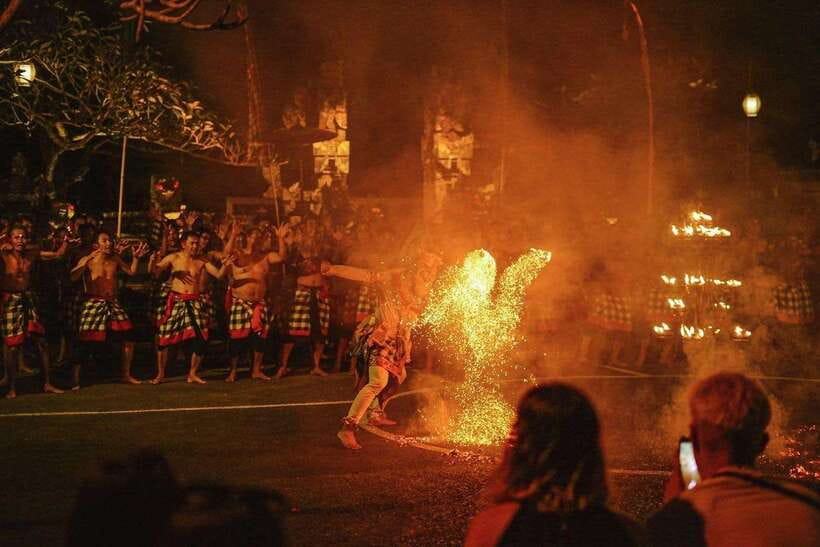 Bali: Ubud Kecak and Fire Dance Show Tickets - The opening chorus and the Ramayana story
