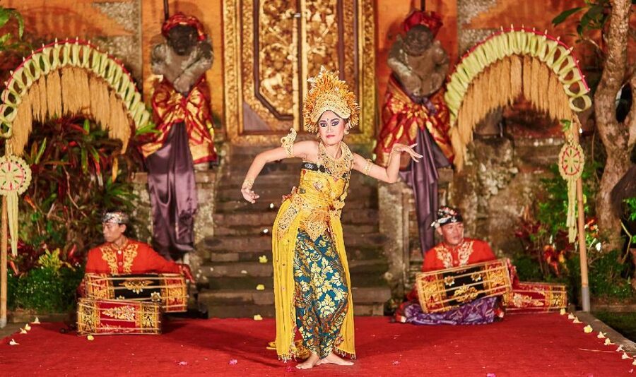 Bali: Ubud Palace Legong Dance Show Ticket - The gamelan orchestra sets the mood