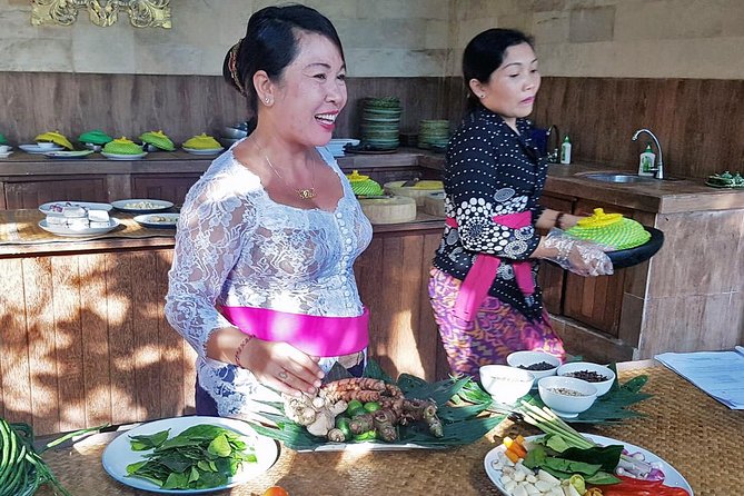 Bali Ubud Paon Cooking Class - Stop one: Ubud Traditional Art Market