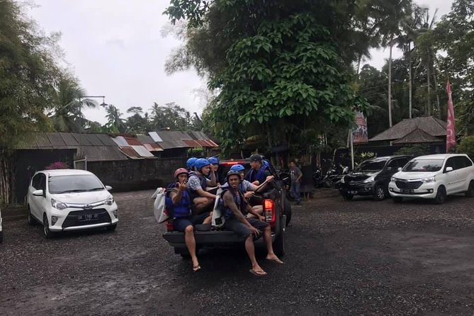 Bali White Water Rafting Ubud Ayung river rafting - Lunch, showers, and the useful extras