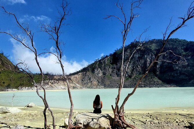 Bandung Tour All In, White Crater, Volcano Mountain, Hot Spring - White Crater: 45 minutes beside a sulfur lake