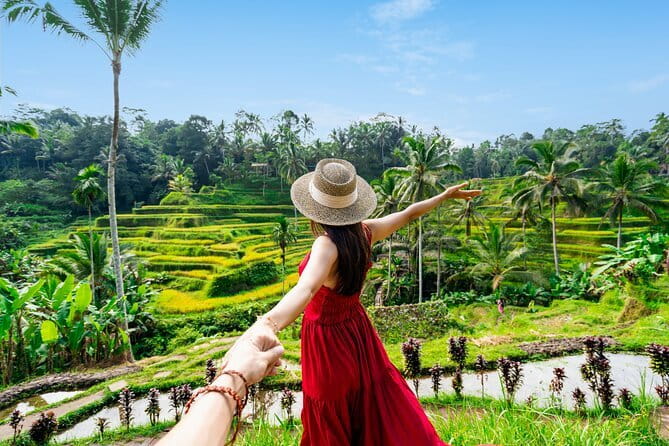 Banyumala Waterfall, Jatiluwih, Ulun Danu and Tanah Lot tours - Ulun Danu Bratan beside a volcanic lake