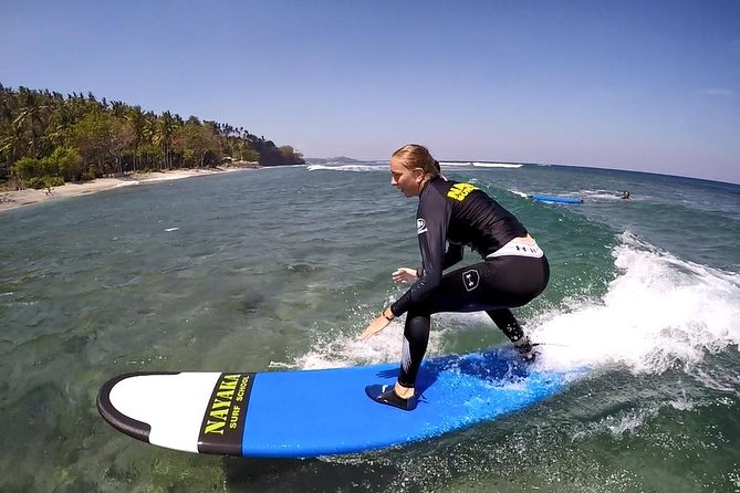 Beginner surf lesson private class - Adult - Entering the water with safety in mind