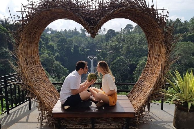 Best of Bali Jungle Swing with Ubud Sightseeing Tour - Ubud Market and Campuhan Ridge Walk