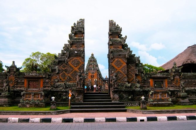 Best of Ubud 1-Day Private Tour - Guides, photography, and the value of a private vehicle