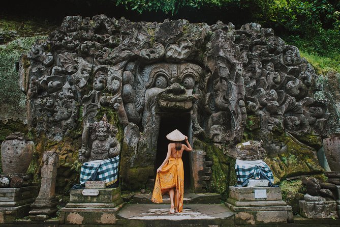 Best of Ubud Attractions: Private All-Inclusive Tour - Ubud Traditional Art Market: shop with a clear head